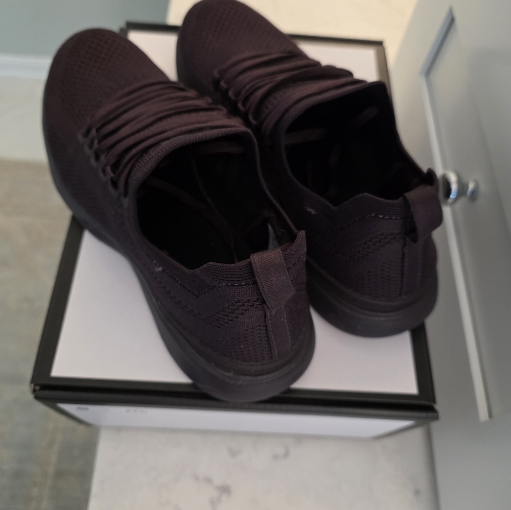 APL/Lululemon Collab Techloom Breeze - Picture 7 of 11